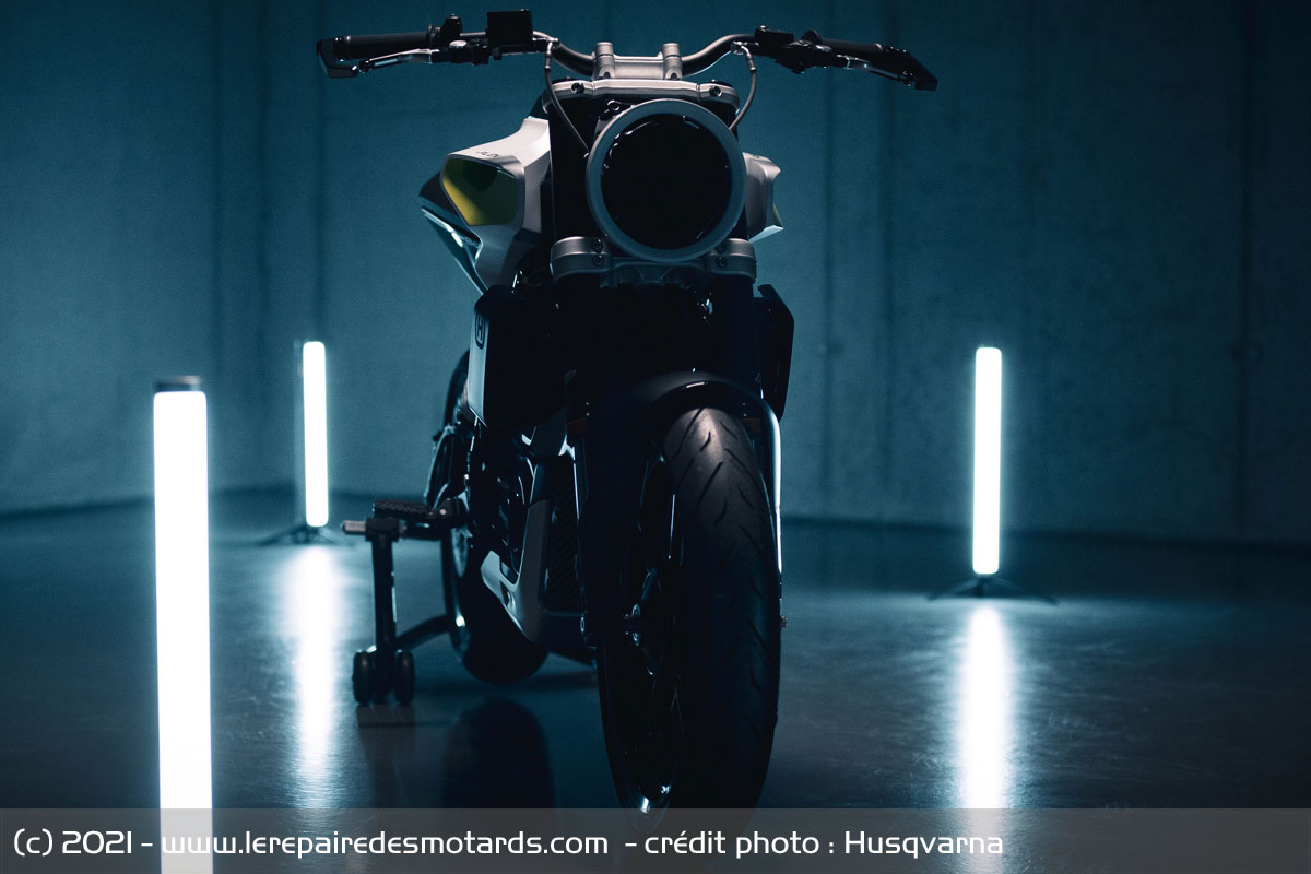 Husqvarna E-Pilen front view — Kiska Design